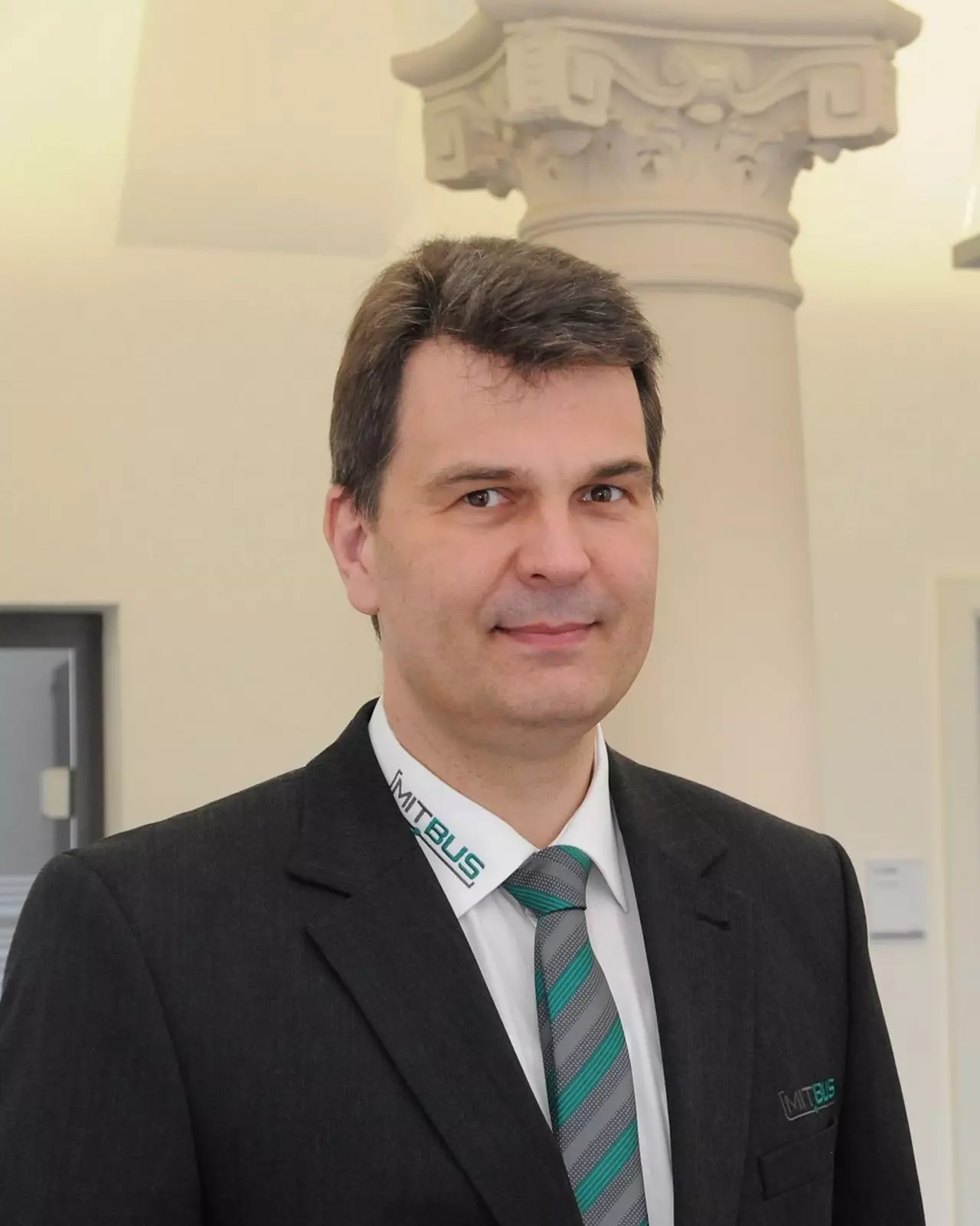 Das Foto zeigt Mathias Carl, den Geschäftsführer der Mit.Bus GmbH